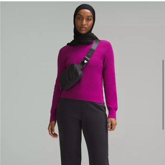 Lululemon NWT | Everywhere Belt Bag in Black/BlackVolume: 1L - Picture 2 of 10